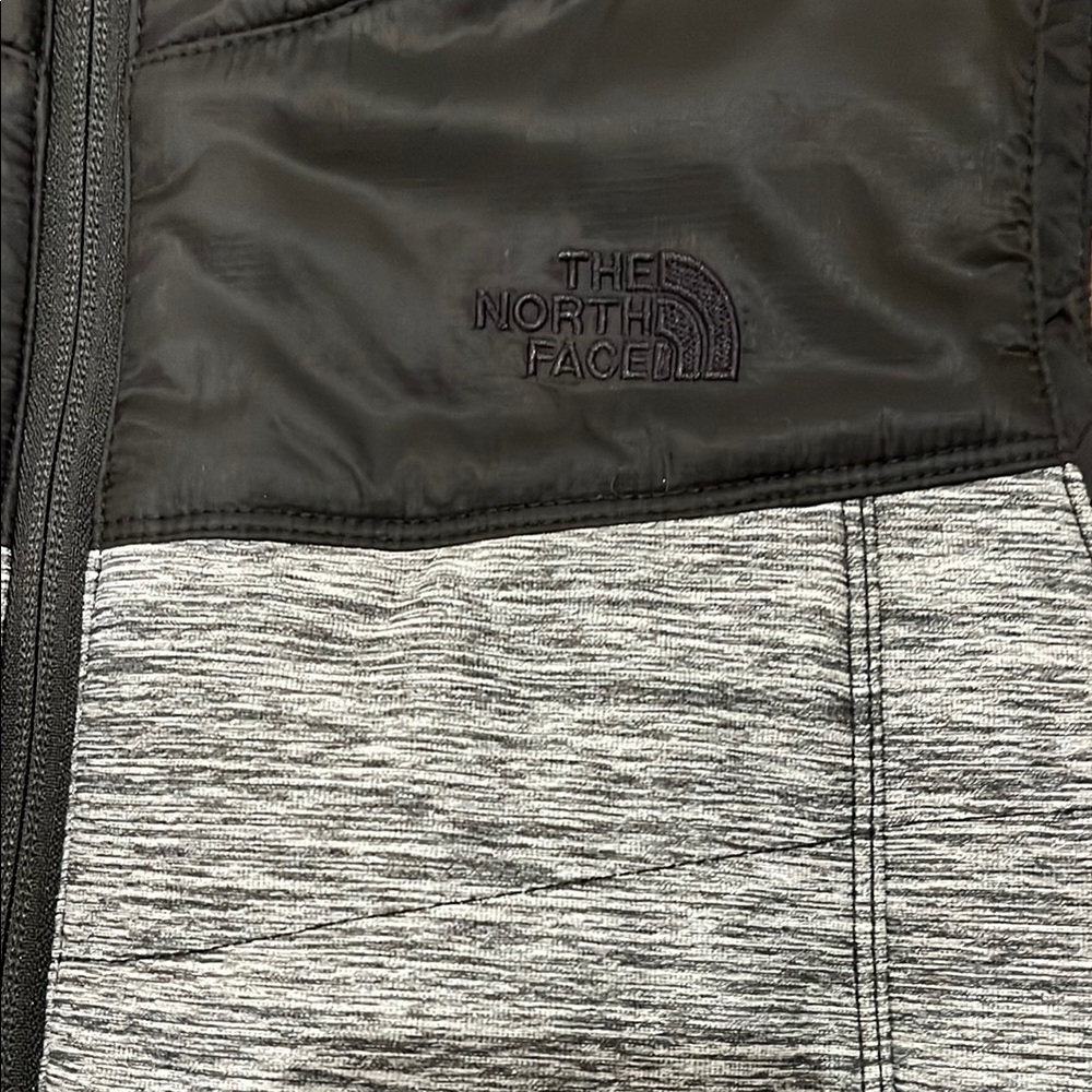 NWT The North Face Black and Gray Performance Vest Girls Size LG 14/16 - Picture 4 of 5